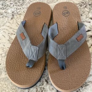 Men’s flip flop shoes